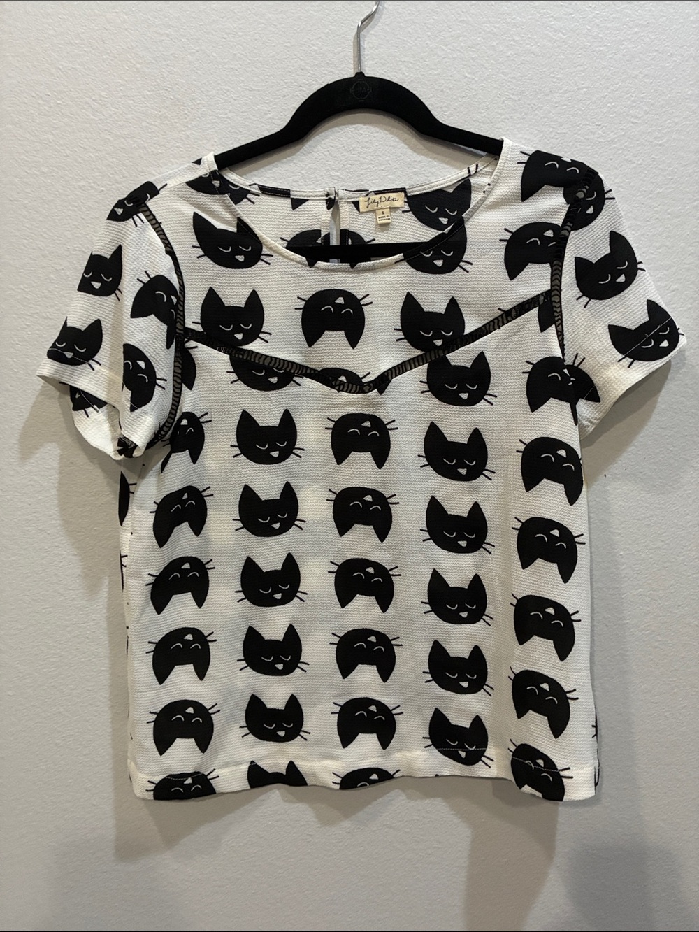 Lily White Black and White Cat Face Short Sleeve Tee